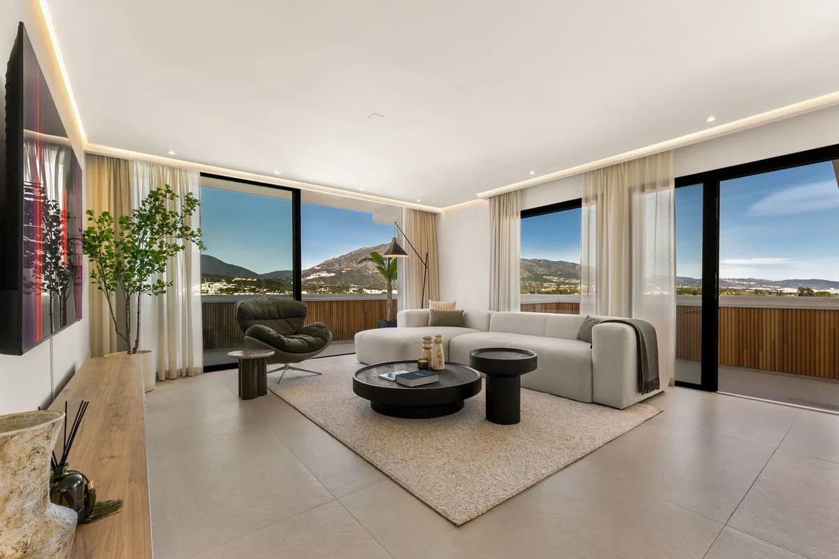 2 Bedroom Penthouse for Sale in Nueva Andalucía, Málaga