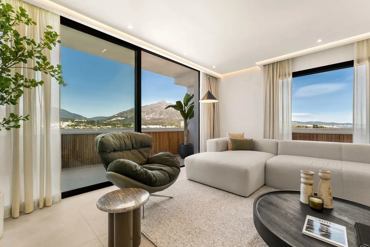 2 Bedroom Penthouse for Sale in Nueva Andalucía, Málaga - Image 3