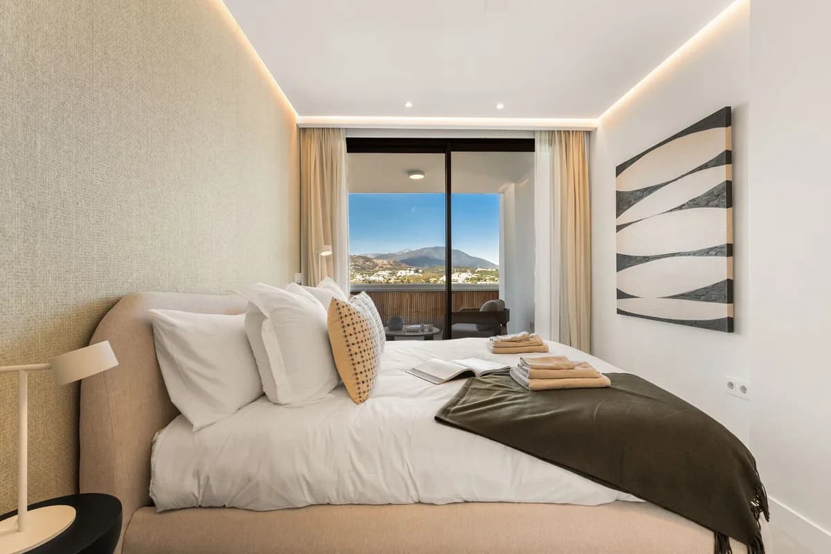 2 Bedroom Penthouse for Sale in Nueva Andalucía, Málaga - Image 8