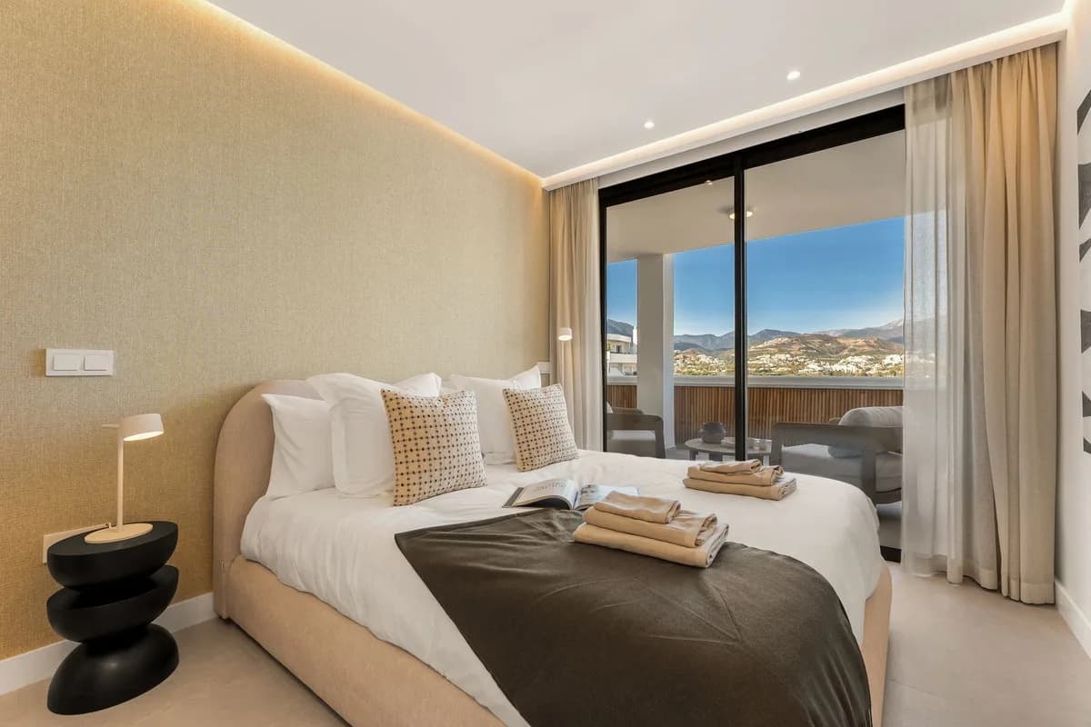 2 Bedroom Penthouse for Sale in Nueva Andalucía, Málaga - Image 9