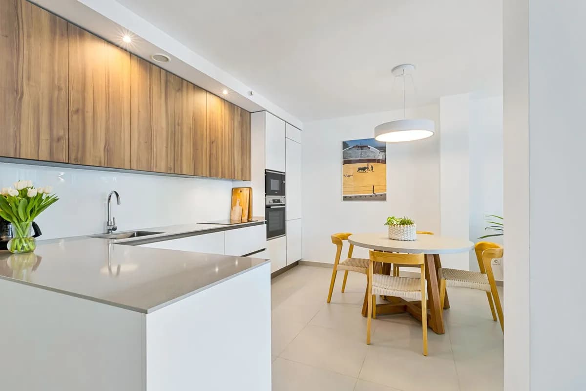 3 Bedroom Ground Floor Apartment for Sale in Benalmadena Costa, Málaga - Image 8