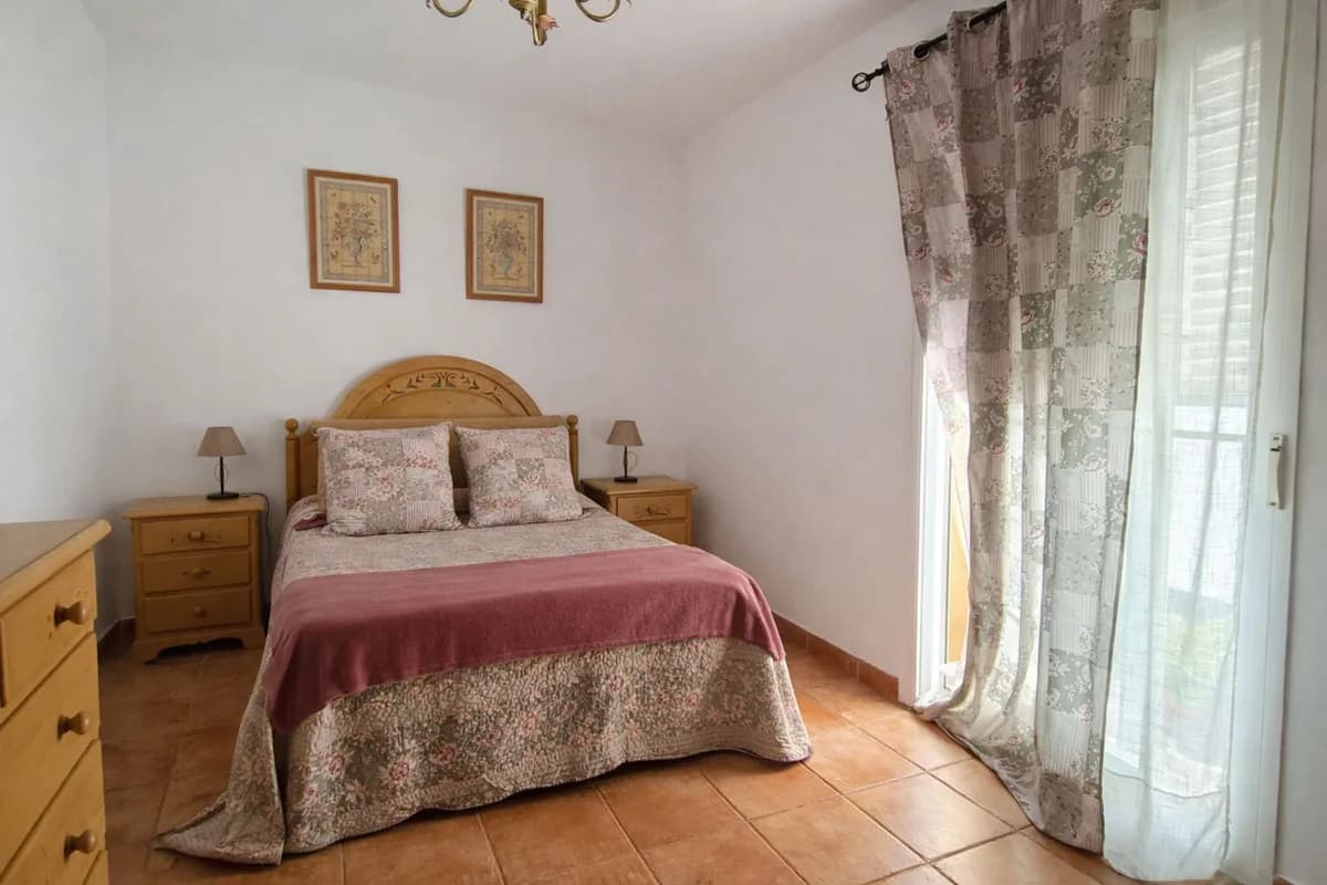 3 Bedroom Townhouse for Sale in San Roque, Cádiz - Image 3