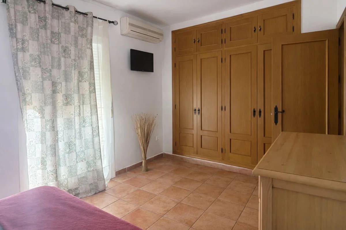 3 Bedroom Townhouse for Sale in San Roque, Cádiz - Image 8