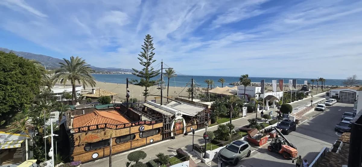 1 Bedroom Middle Floor Apartment for Sale in Puerto Banús, Málaga