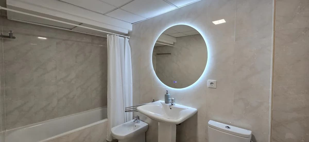 1 Bedroom Middle Floor Apartment for Sale in Puerto Banús, Málaga - Image 7