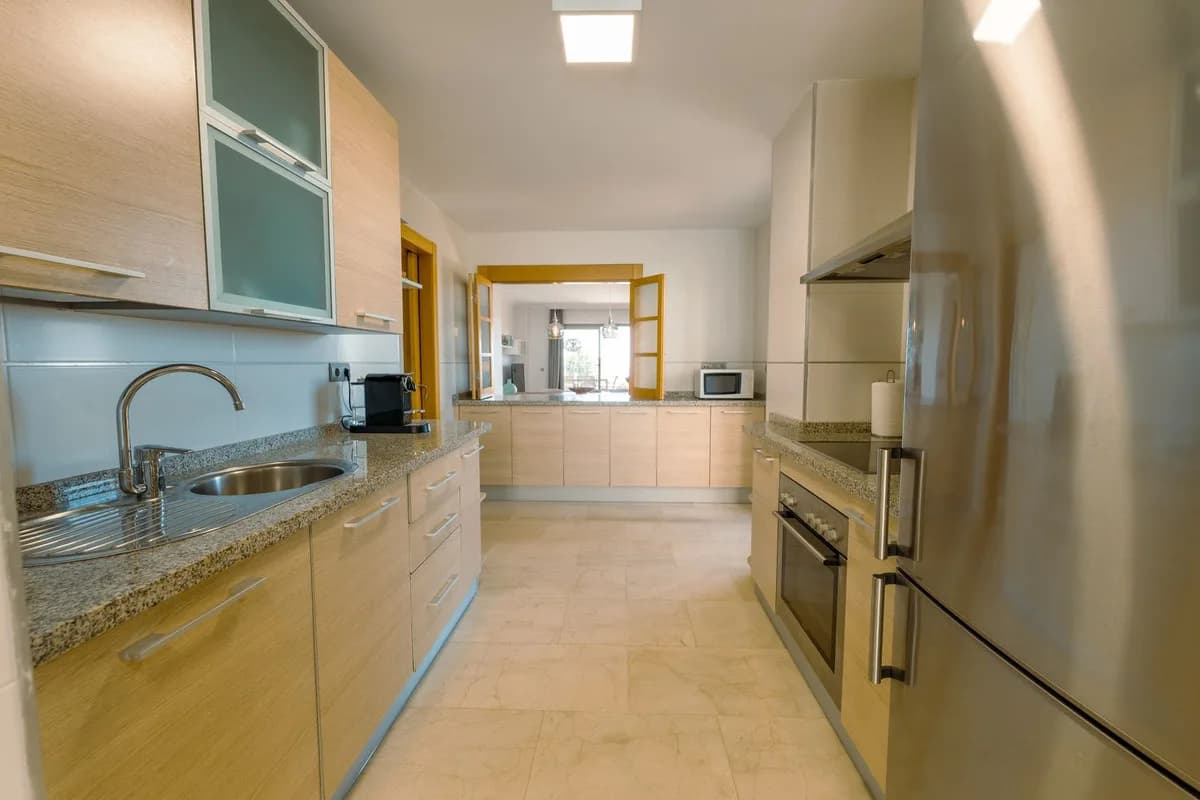 2 Bedroom Middle Floor Apartment for Sale in Atalaya, Málaga - Image 9
