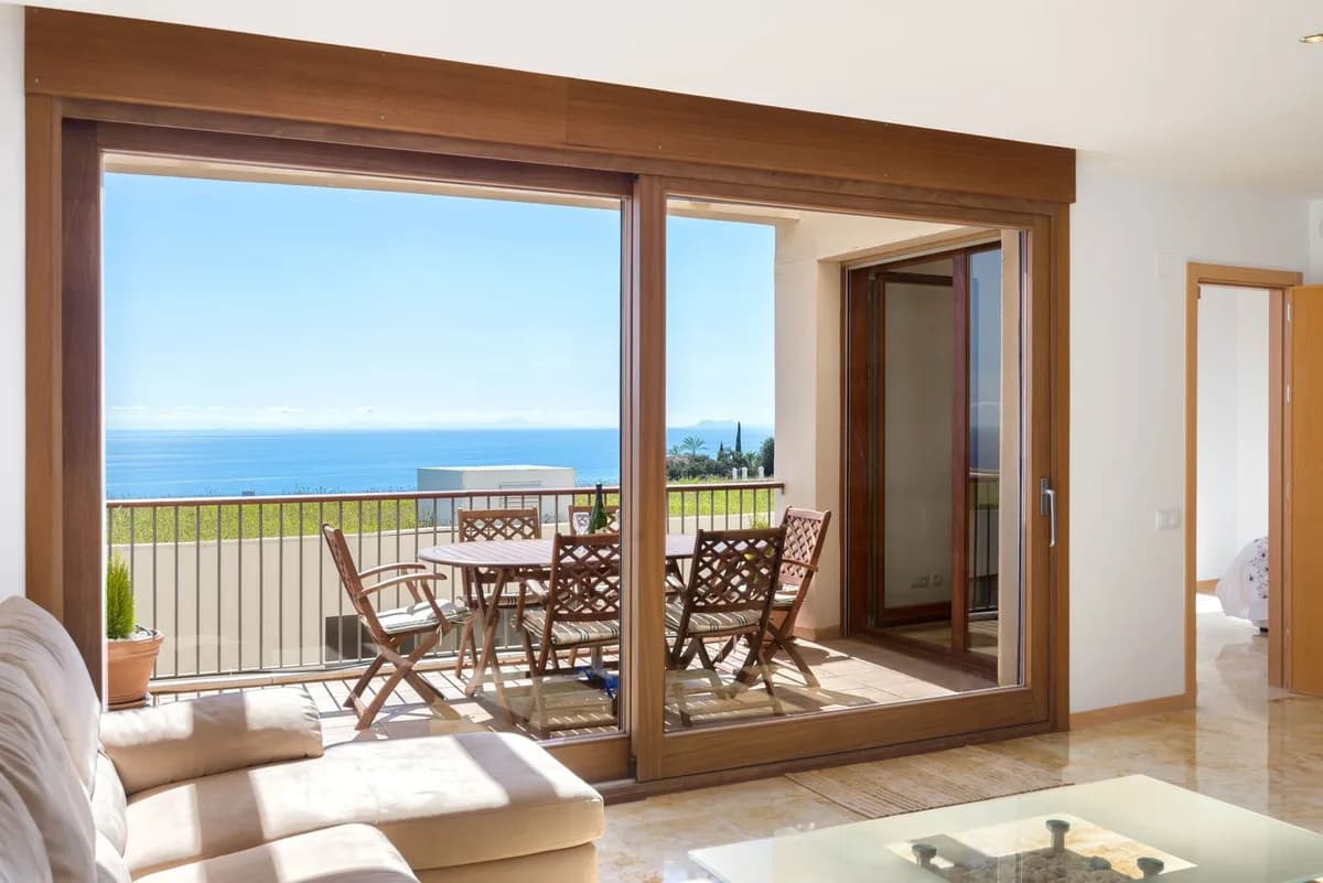 3 Bedroom Middle Floor Apartment for Sale in Altos de los Monteros, Málaga