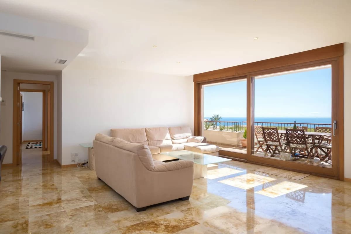 3 Bedroom Middle Floor Apartment for Sale in Altos de los Monteros, Málaga - Image 3