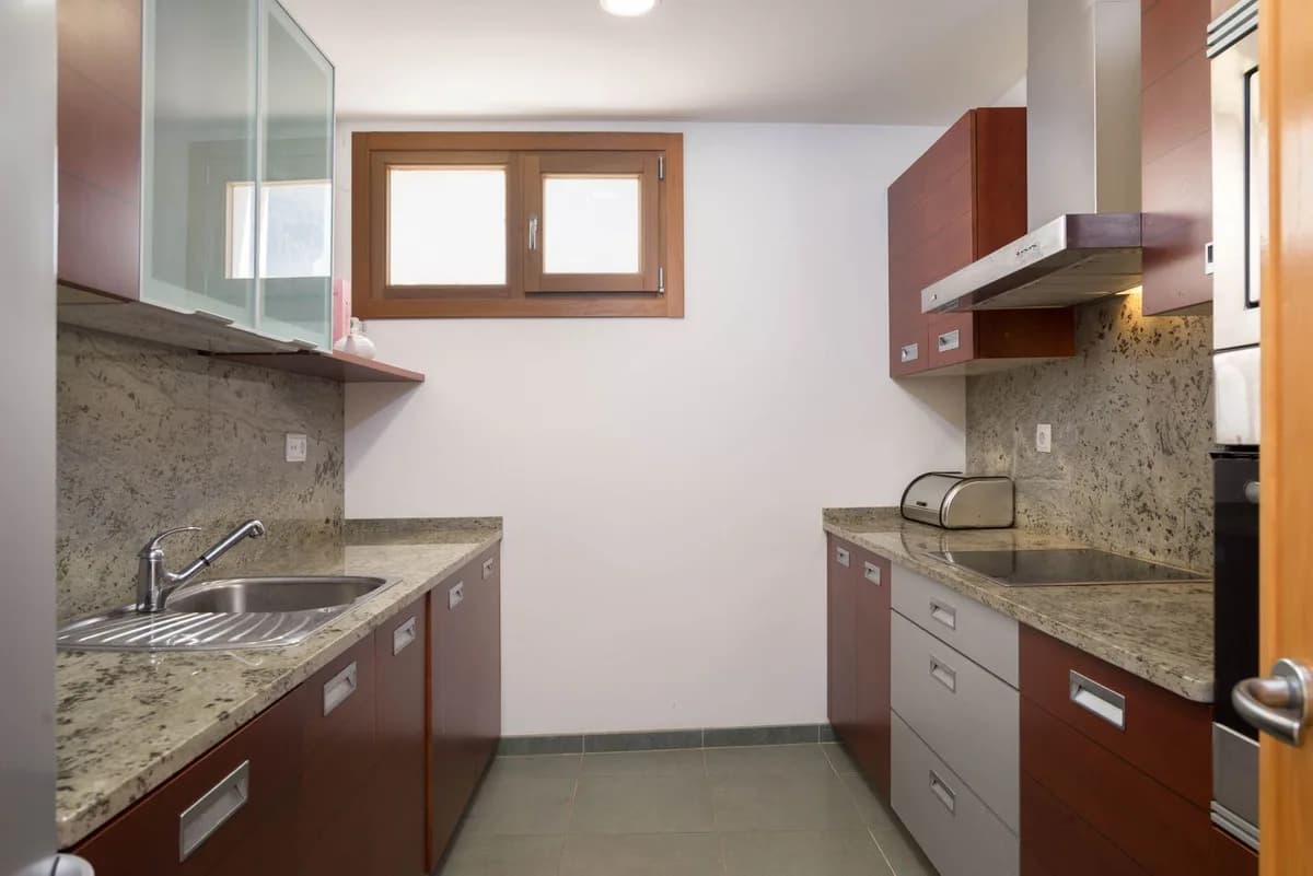 3 Bedroom Middle Floor Apartment for Sale in Altos de los Monteros, Málaga - Image 4