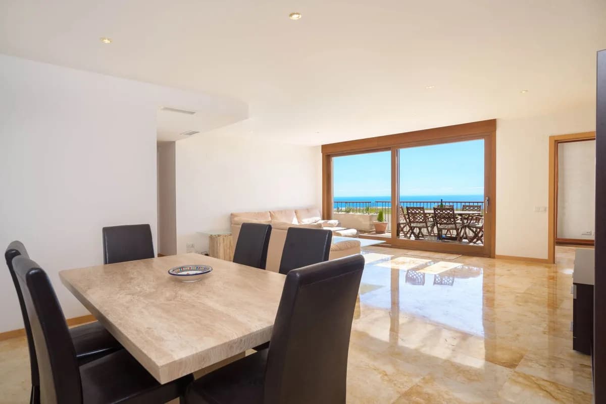 3 Bedroom Middle Floor Apartment for Sale in Altos de los Monteros, Málaga - Image 6