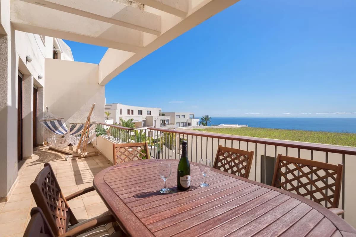 3 Bedroom Middle Floor Apartment for Sale in Altos de los Monteros, Málaga - Image 8