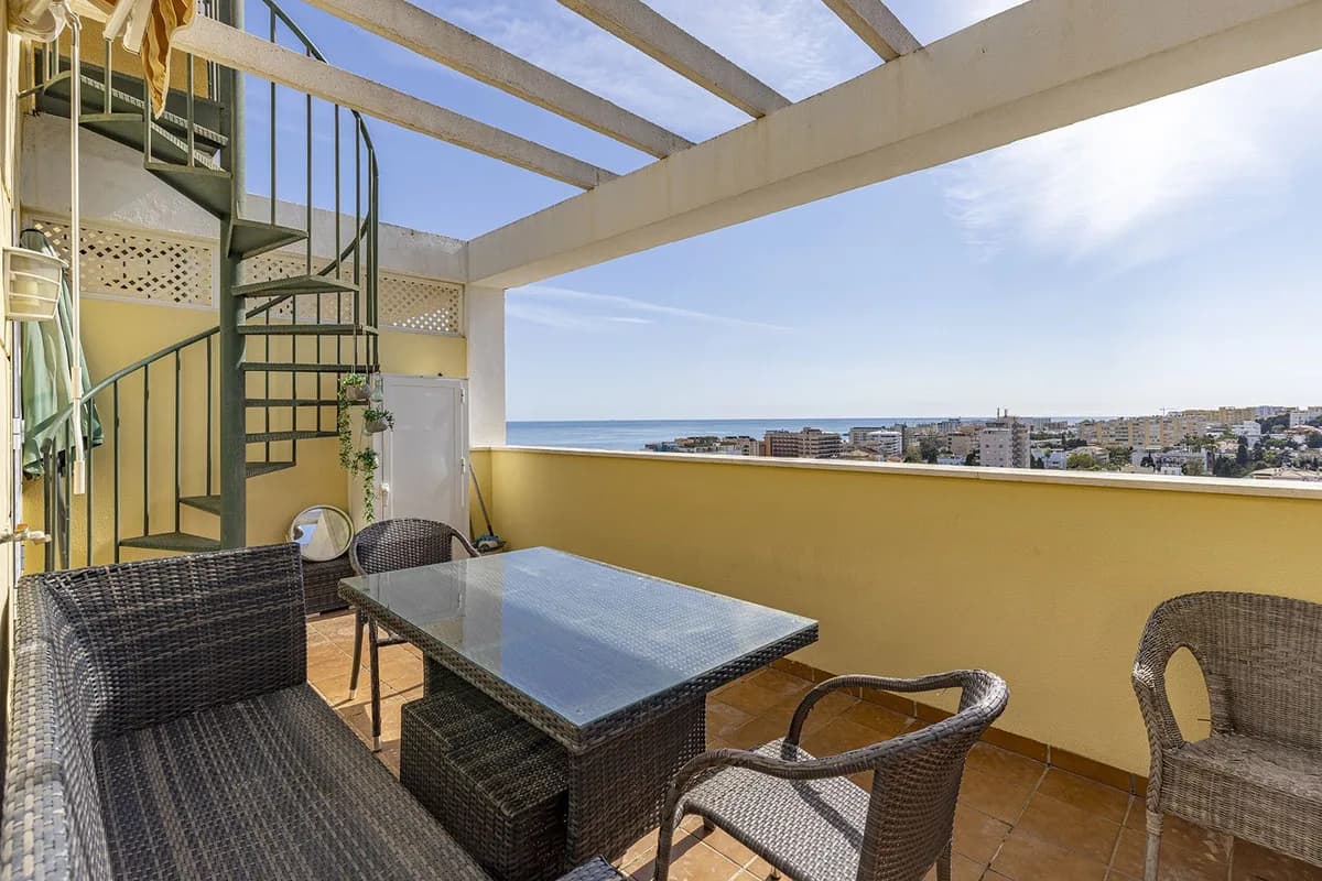 2 Bedroom Penthouse for Sale in La Carihuela, Málaga - Image 2