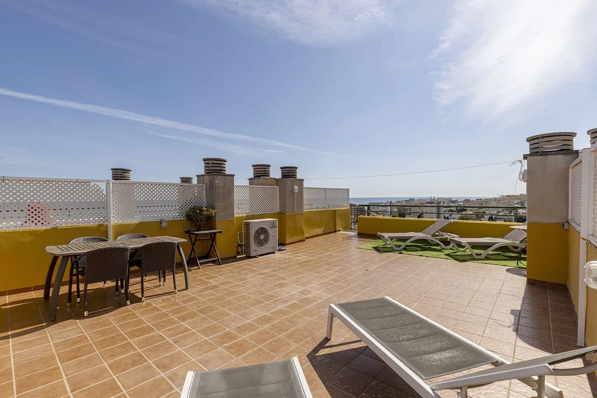 2 Bedroom Penthouse for Sale in La Carihuela, Málaga - Image 4
