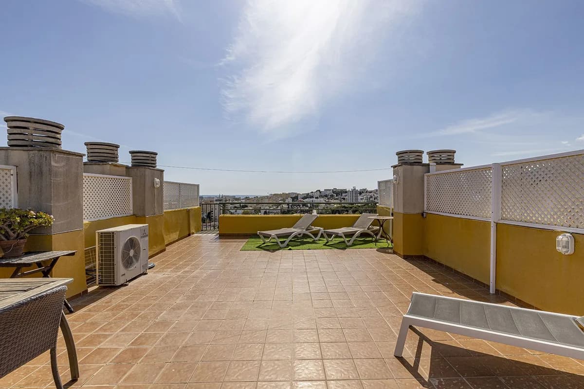 2 Bedroom Penthouse for Sale in La Carihuela, Málaga - Image 6