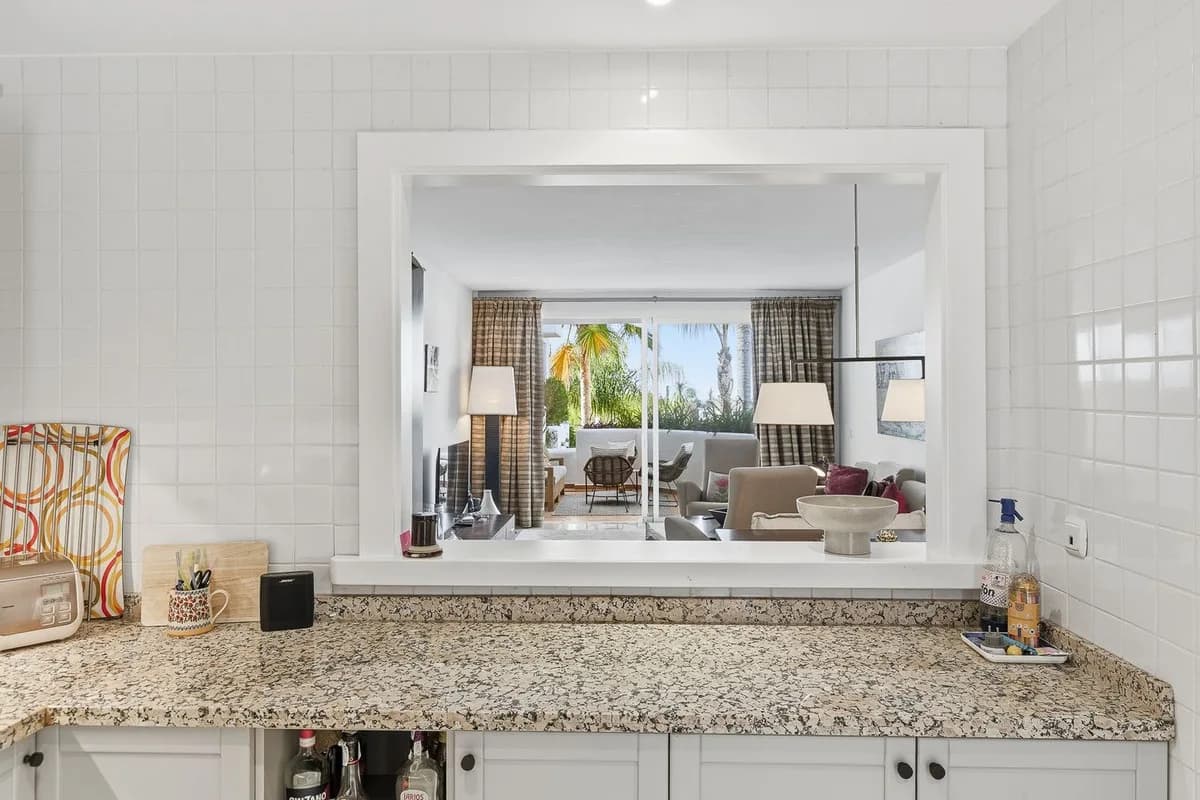 3 Bedroom Ground Floor Apartment for Sale in Nueva Andalucía, Málaga