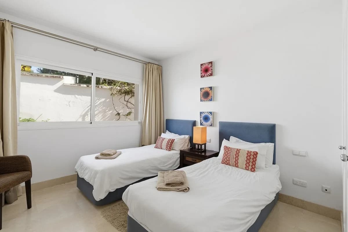3 Bedroom Ground Floor Apartment for Sale in Nueva Andalucía, Málaga - Image 2
