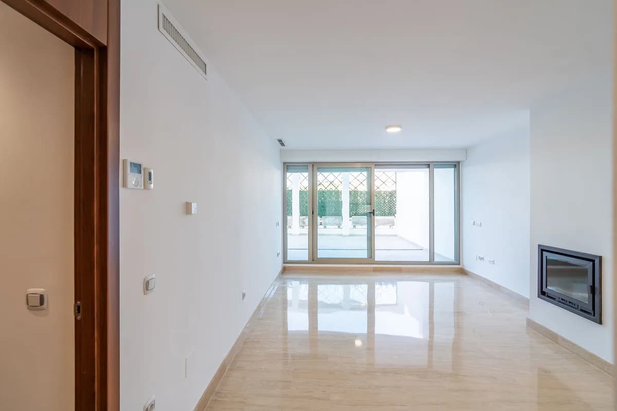 3 Bedroom Ground Floor Apartment for Sale in La Cala de Mijas, Málaga - Image 2