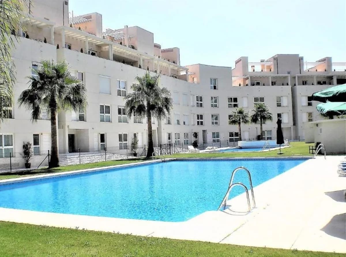 2 Bedroom Ground Floor Apartment for Sale in Nueva Andalucía, Málaga