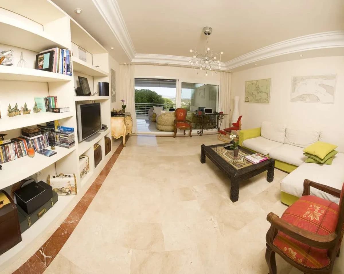 2 Bedroom Ground Floor Apartment for Sale in Nueva Andalucía, Málaga - Image 2