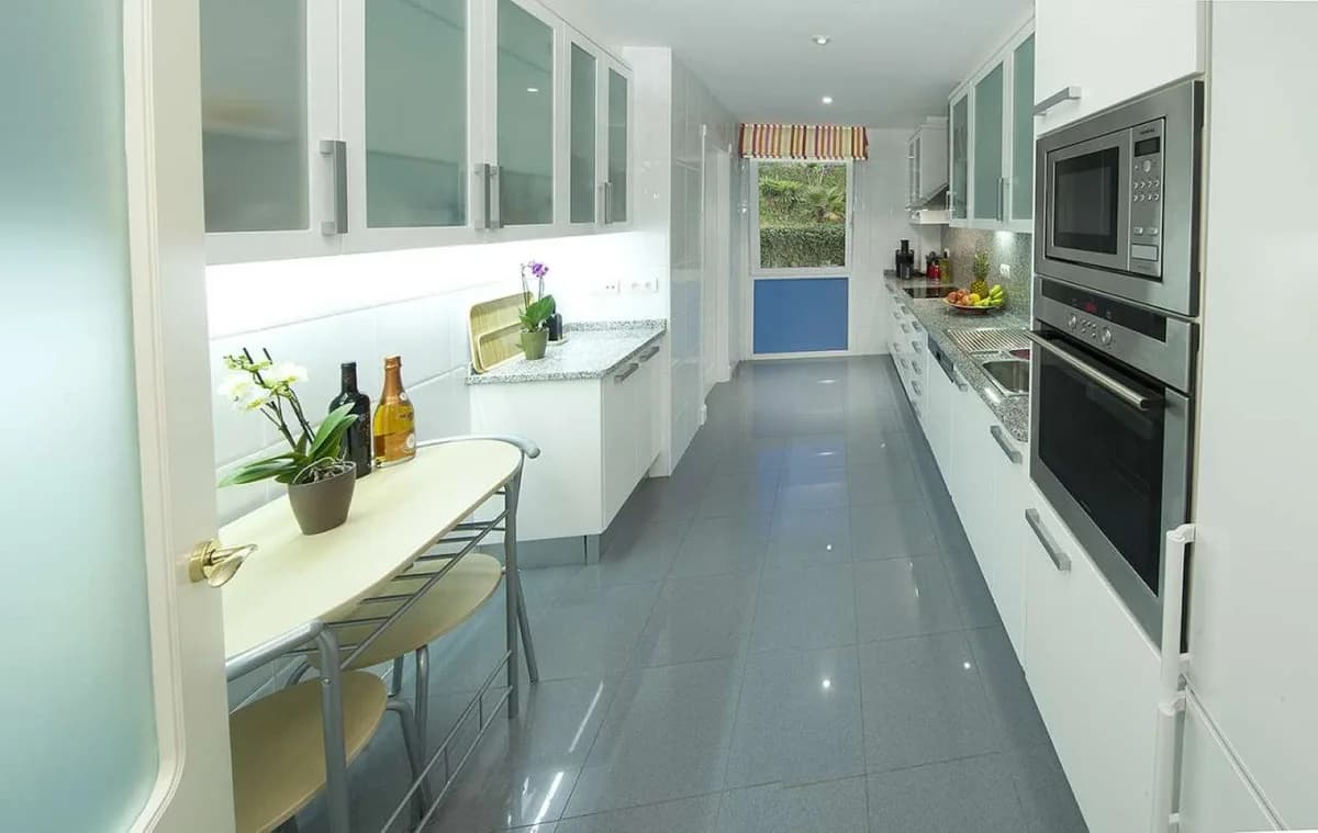 2 Bedroom Ground Floor Apartment for Sale in Nueva Andalucía, Málaga - Image 3