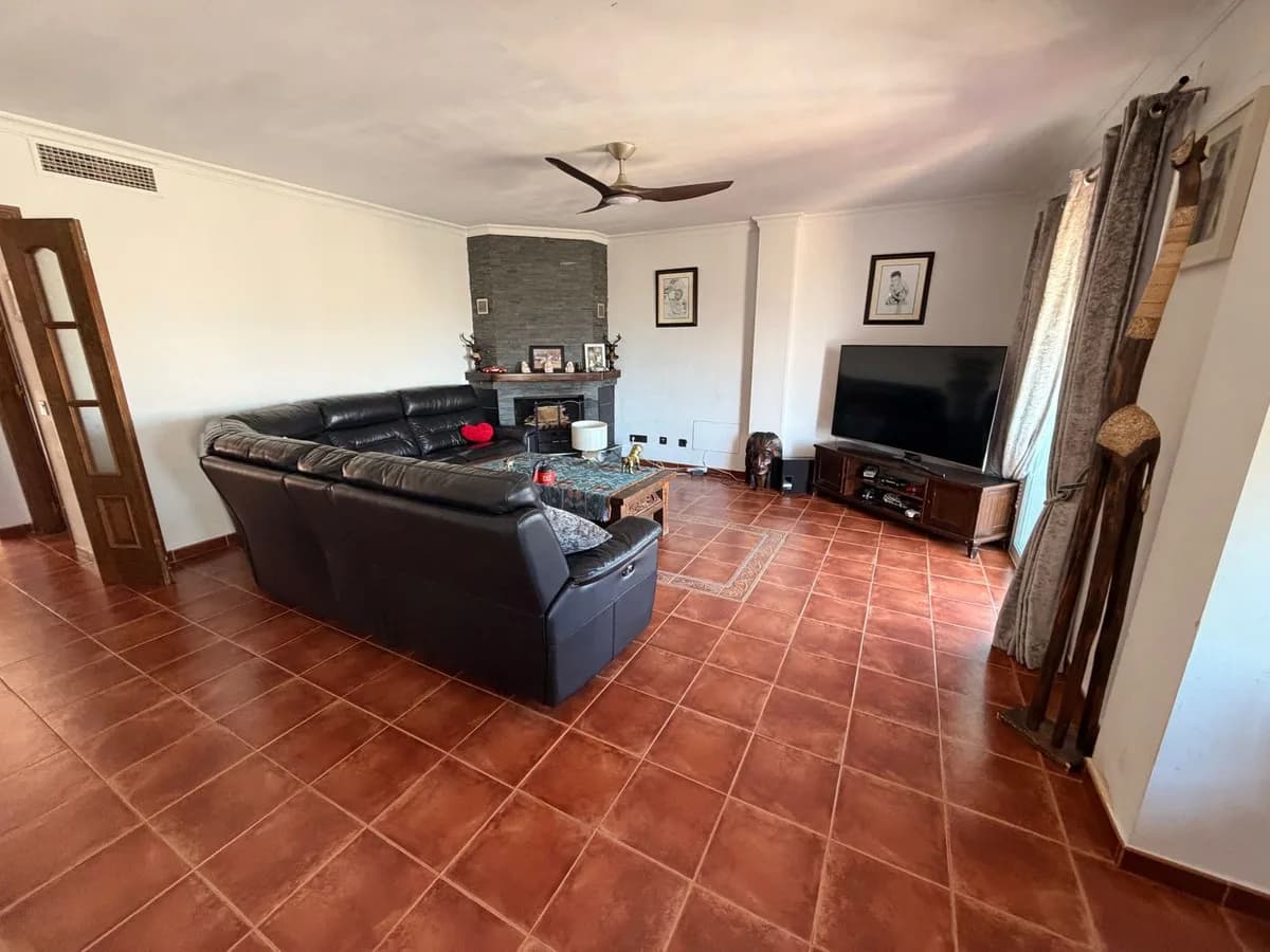 4 Bedroom Detached Villa for Sale in Coín, Málaga - Image 7