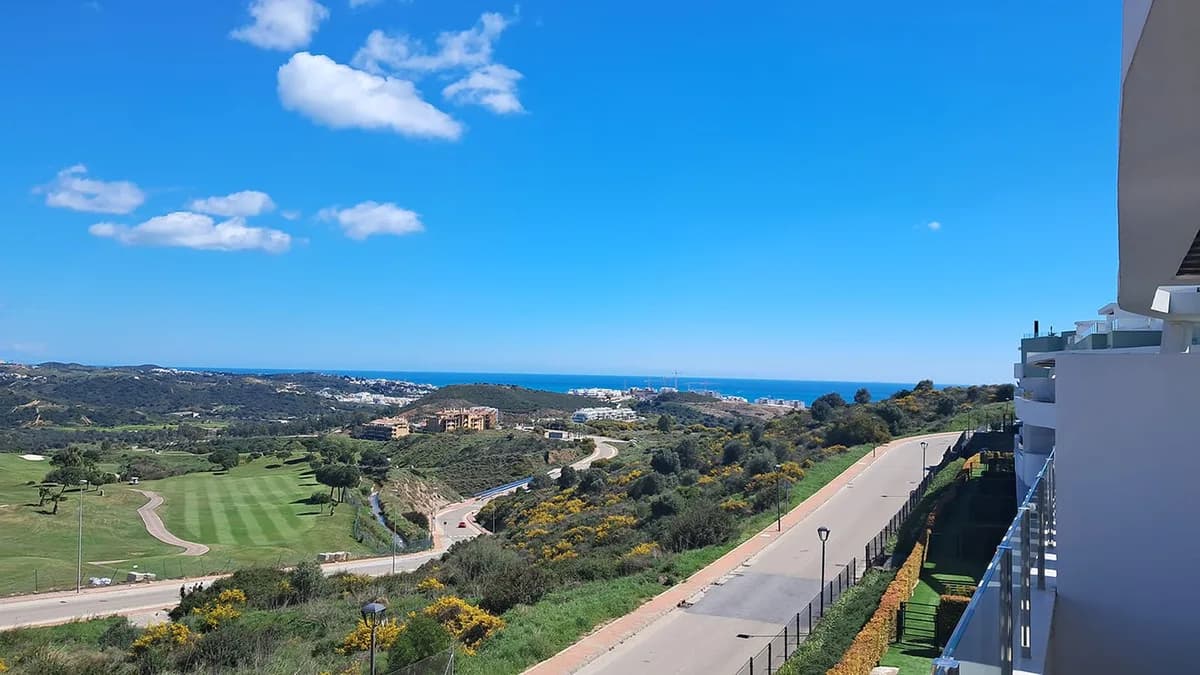 2 Bedroom Middle Floor Apartment for Sale in Calanova Golf, Málaga