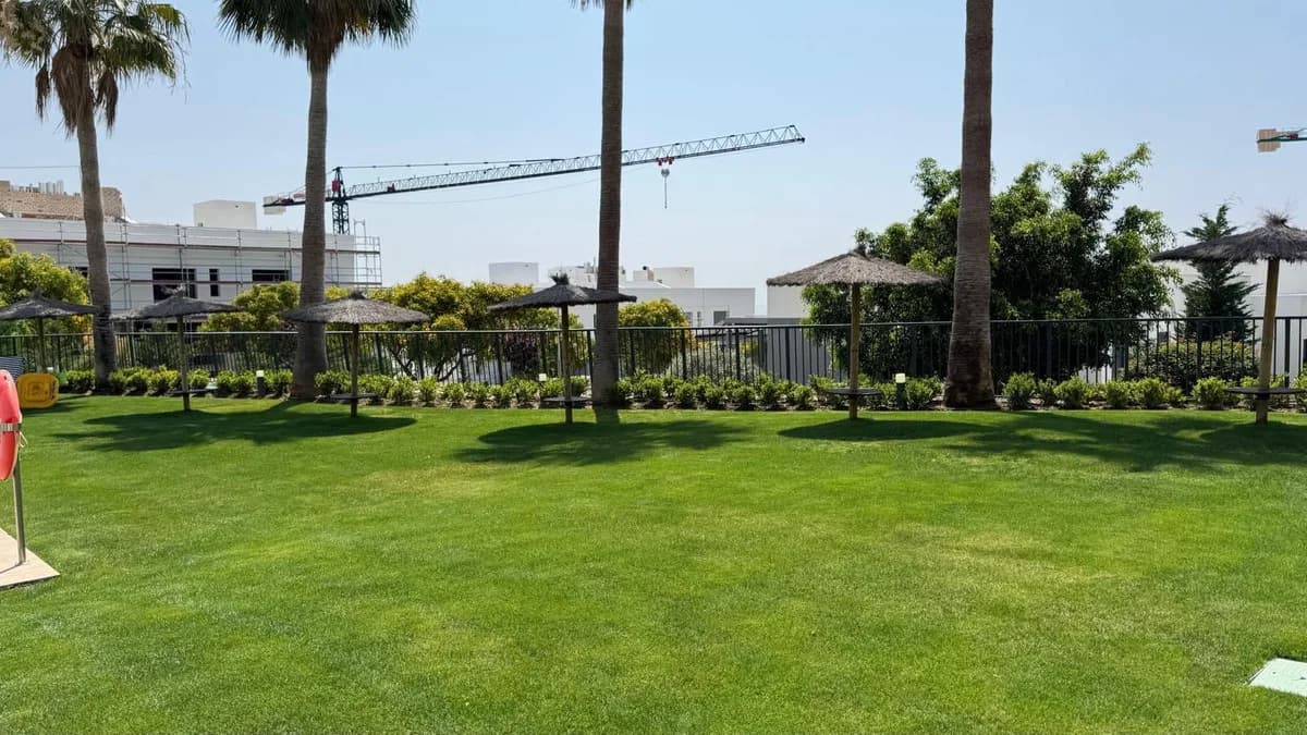 3 Bedroom Middle Floor Apartment for Sale in Estepona, Málaga - Image 7