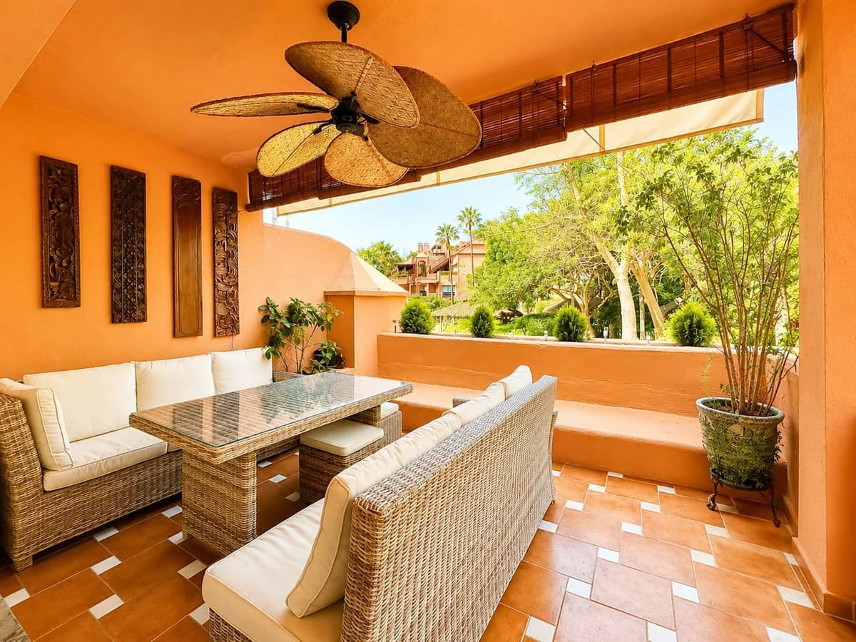 3 Bedroom Middle Floor Apartment for Sale in Guadalmina Baja, Málaga - Image 2