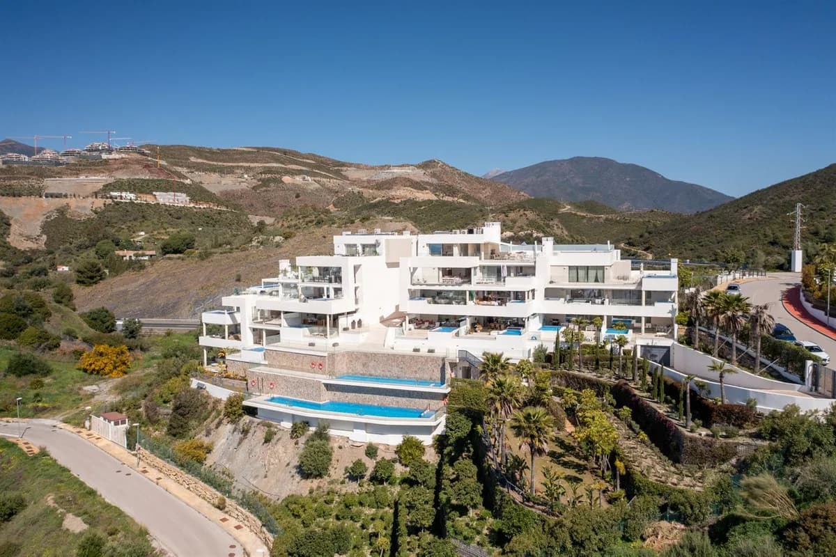 3 Bedroom Penthouse Duplex for Sale in Nueva Andalucía, Málaga - Image 3