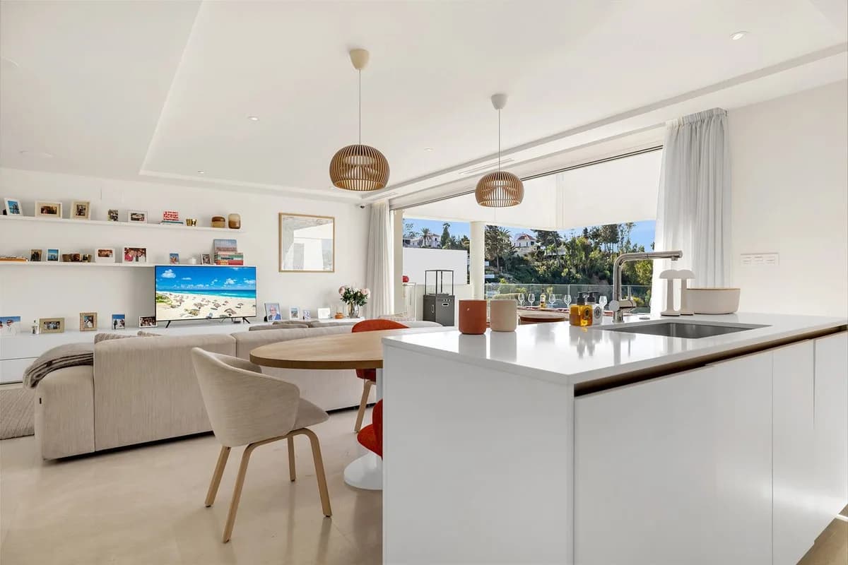 3 Bedroom Penthouse Duplex for Sale in Nueva Andalucía, Málaga - Image 8