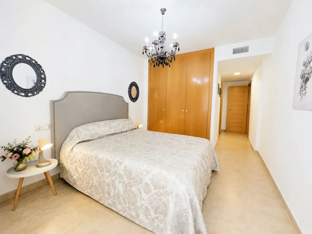 2 Bedroom Middle Floor Apartment for Sale in Estepona, Málaga - Image 8