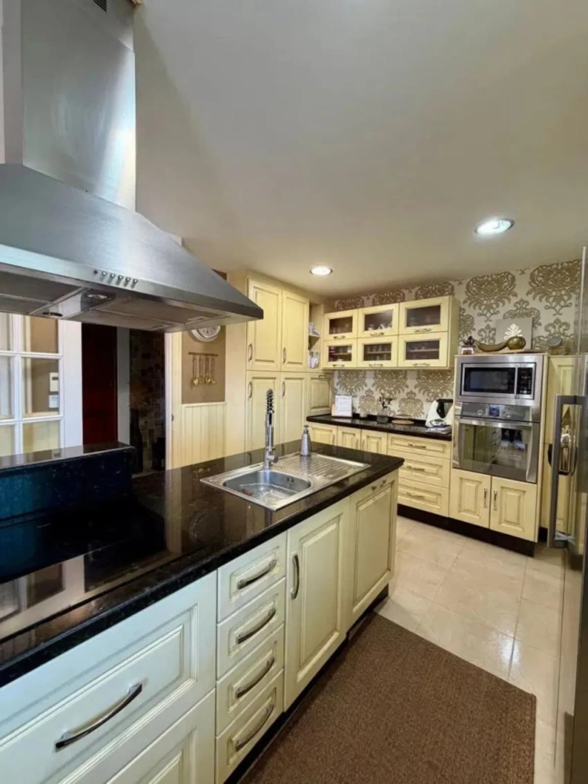 4 Bedroom Penthouse for Sale in Estepona, Málaga - Image 4