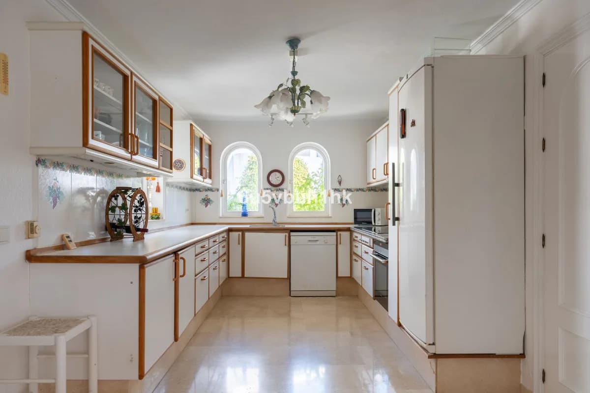5 Bedroom Detached Villa for Sale in Calahonda, Málaga - Image 6