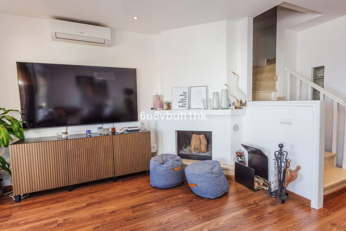 4 Bedroom Townhouse for Sale in Benalmadena, Málaga - Image 4