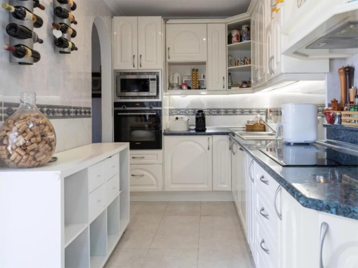 3 Bedroom Detached Villa for Sale in Marbella, Málaga - Image 5