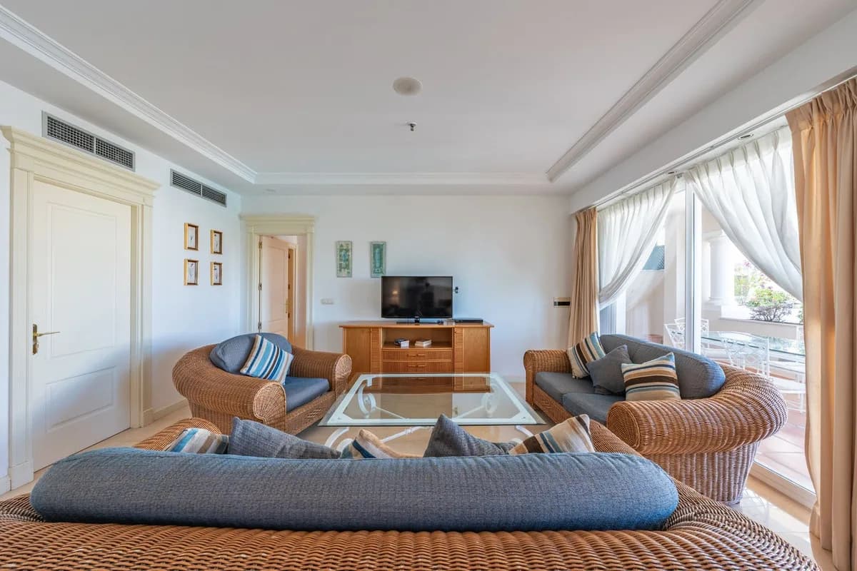 2 Bedroom Middle Floor Apartment for Sale in Marbella, Málaga - Image 8