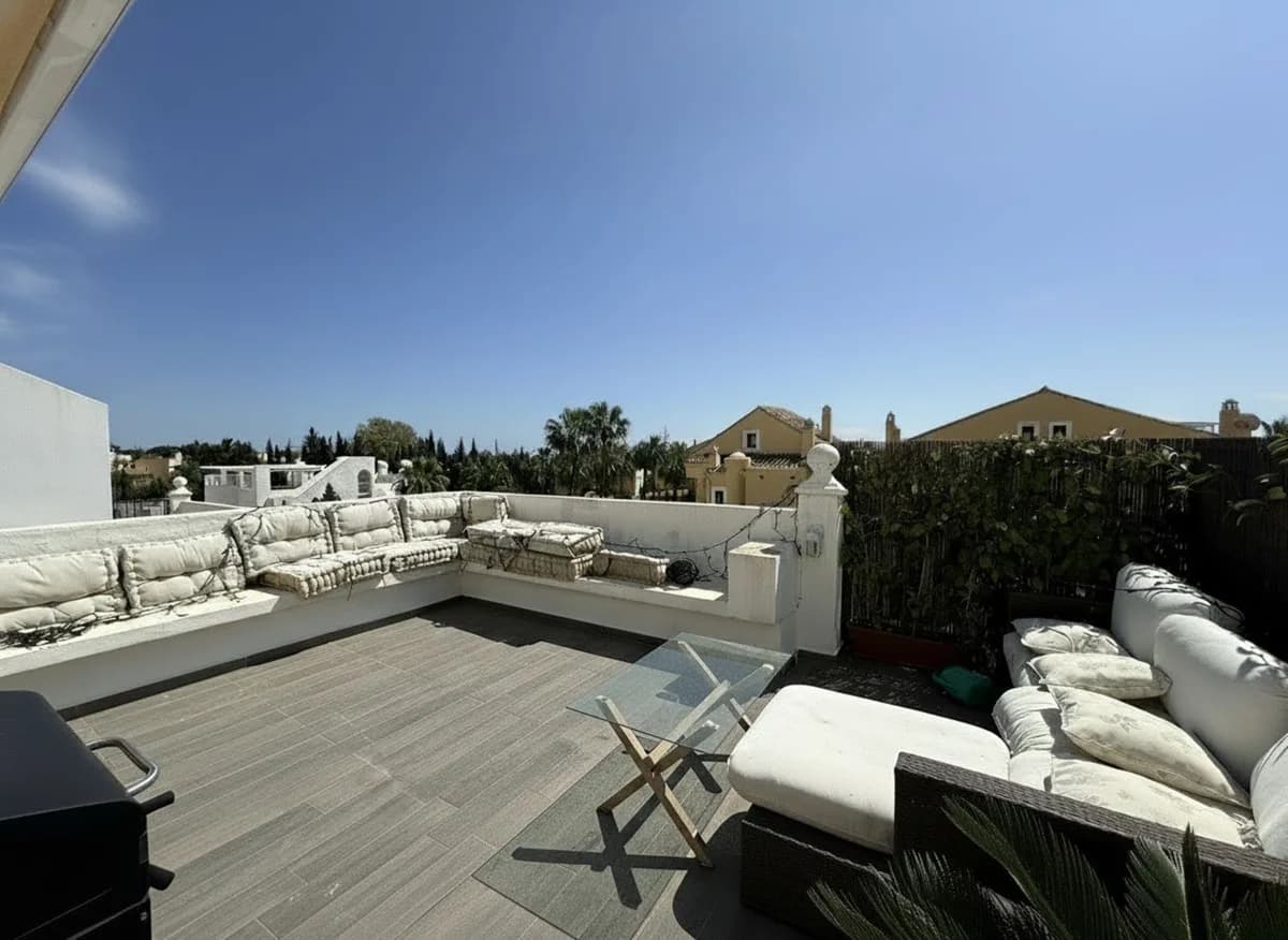2 Bedroom Duplex for Sale in Nagüeles, Málaga - Image 5