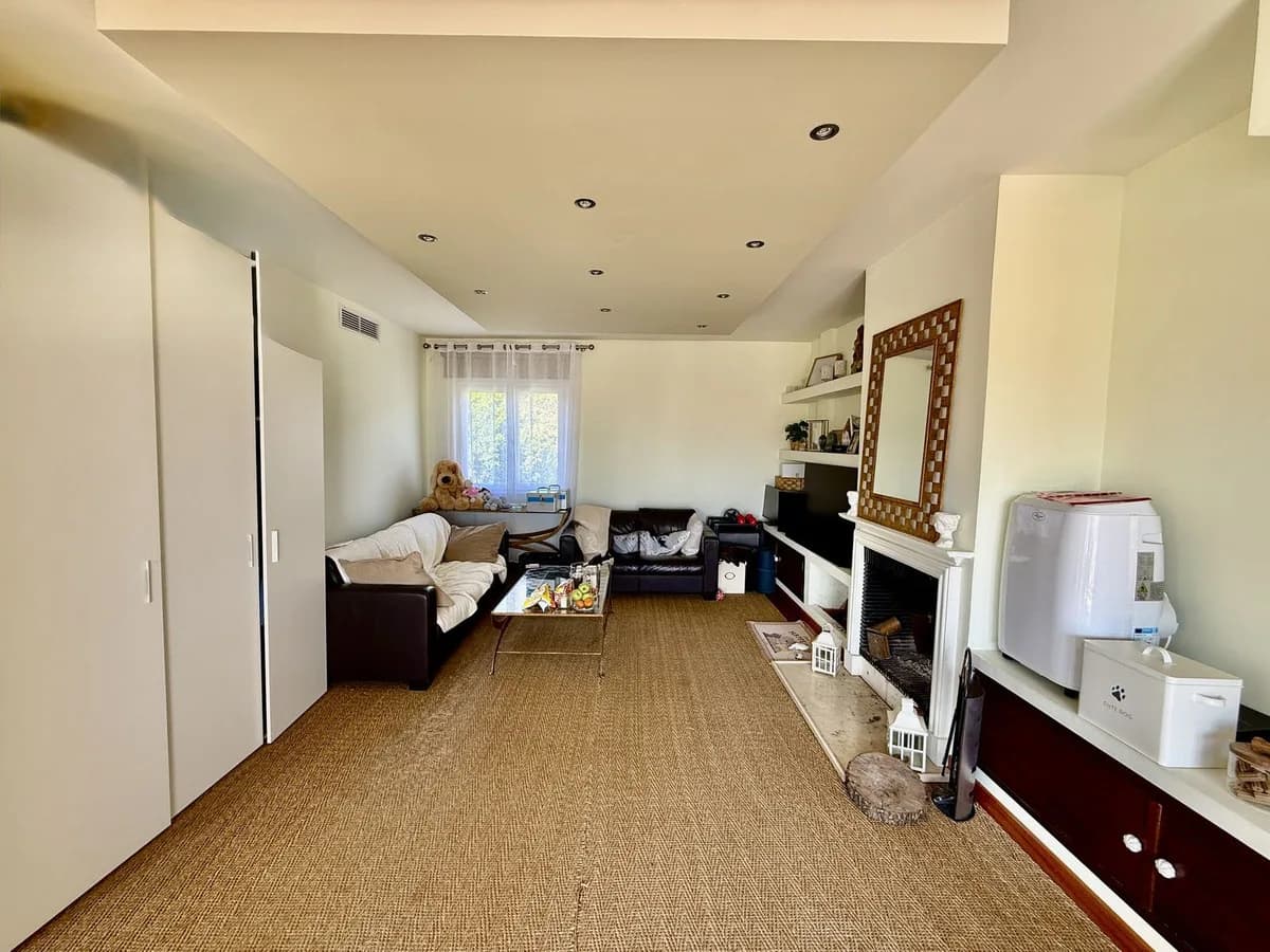 2 Bedroom Duplex for Sale in Nagüeles, Málaga - Image 8