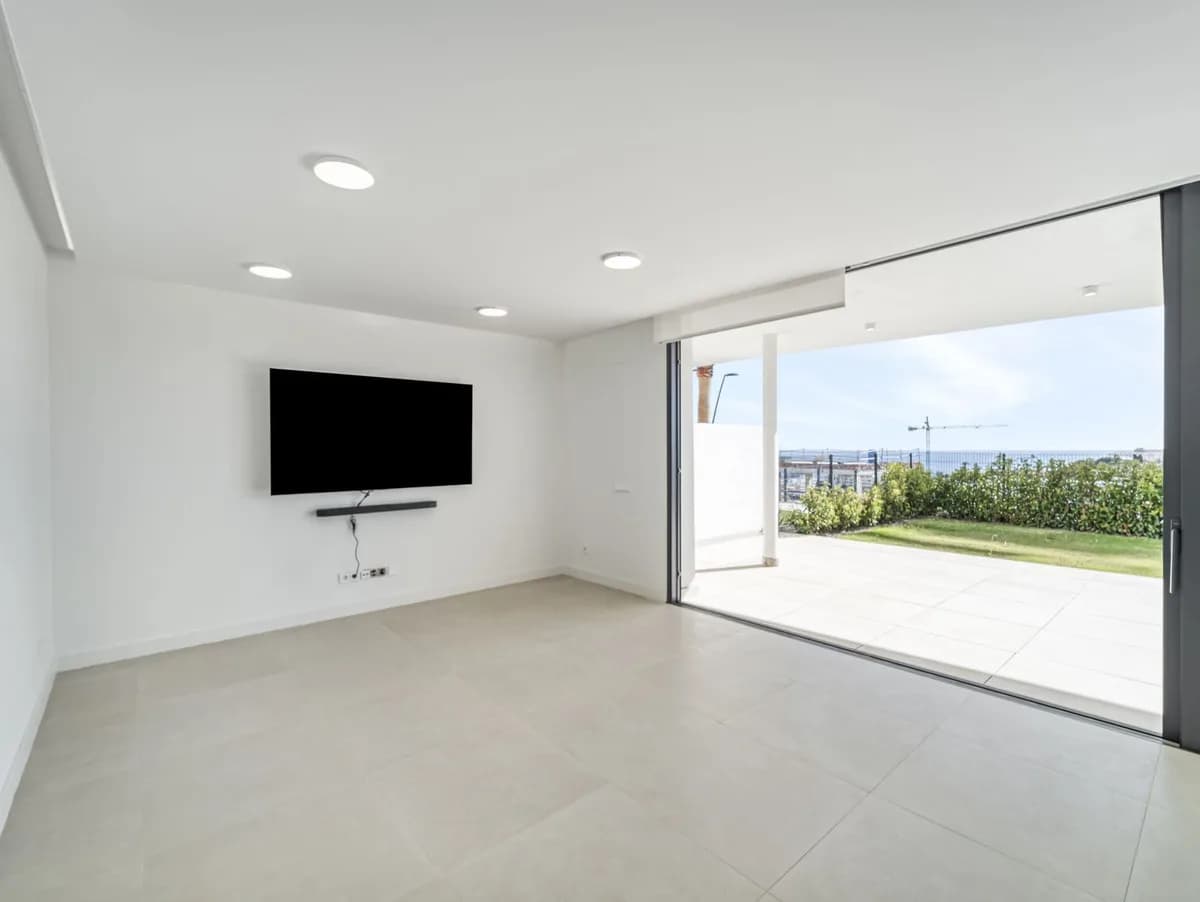 3 Bedroom Ground Floor Apartment for Sale in Fuengirola, Málaga - Image 6