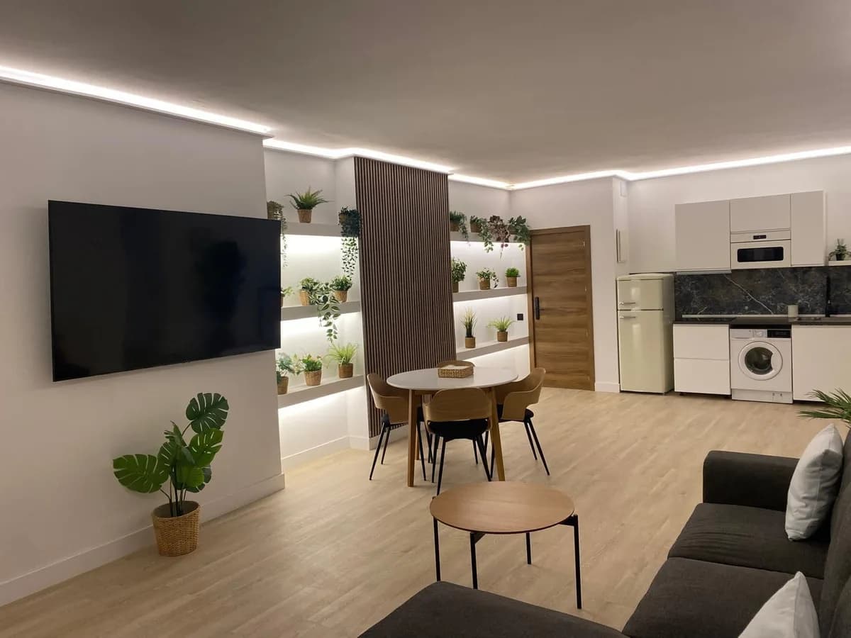 4 Bedroom Middle Floor Apartment for Sale in Puerto Banús, Málaga