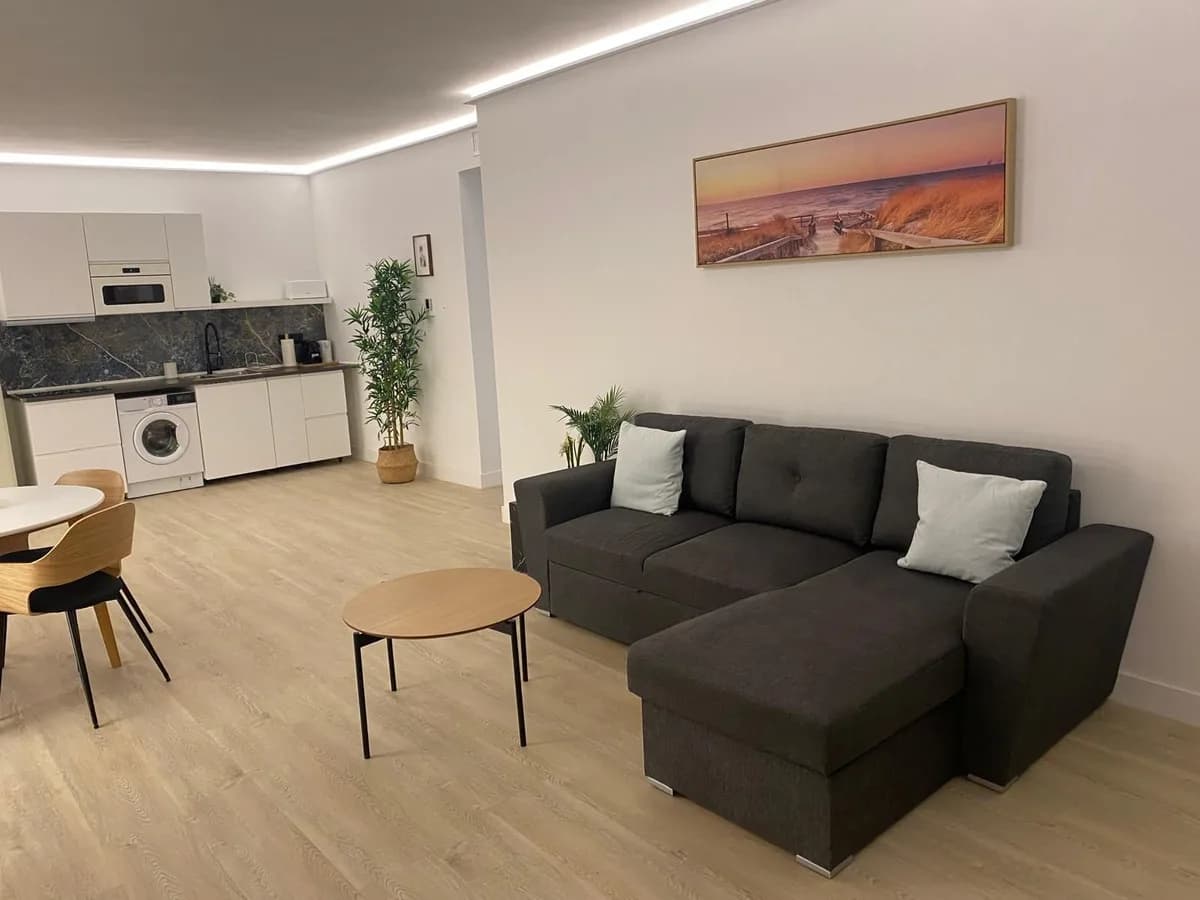 4 Bedroom Middle Floor Apartment for Sale in Puerto Banús, Málaga - Image 3