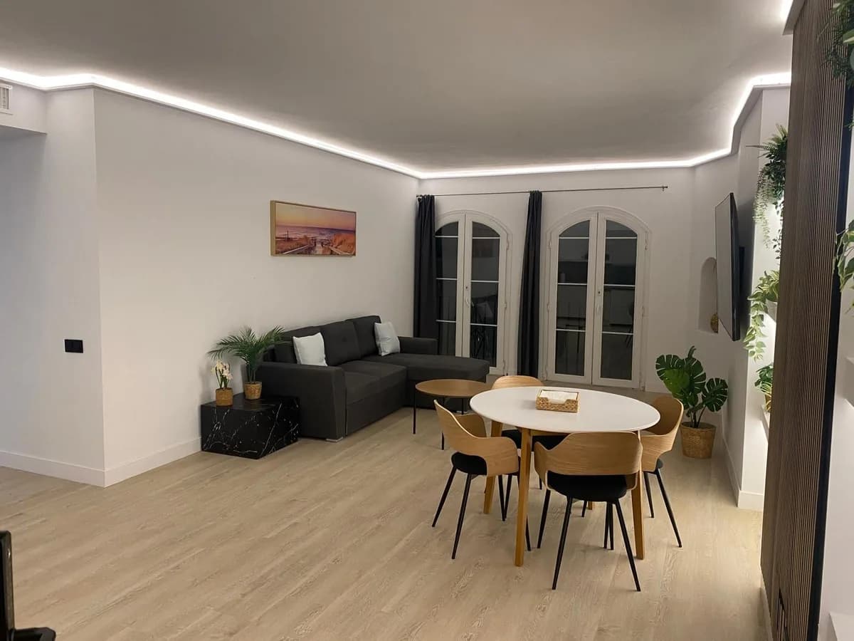 4 Bedroom Middle Floor Apartment for Sale in Puerto Banús, Málaga - Image 4