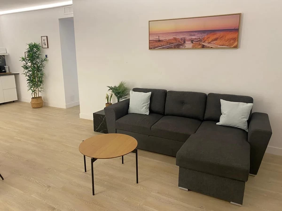 4 Bedroom Middle Floor Apartment for Sale in Puerto Banús, Málaga - Image 5