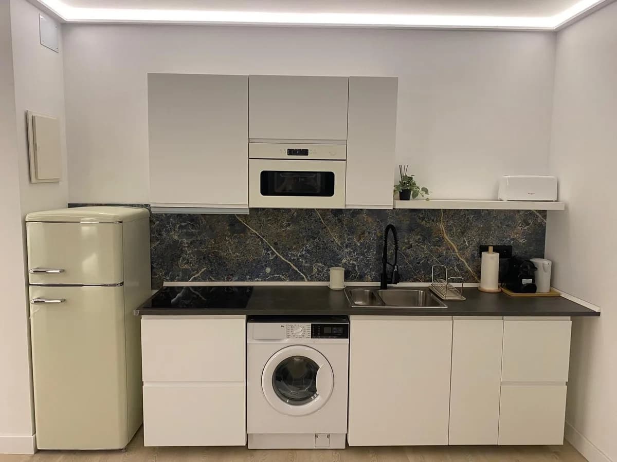 4 Bedroom Middle Floor Apartment for Sale in Puerto Banús, Málaga - Image 7