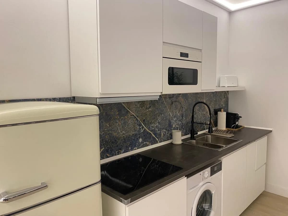 4 Bedroom Middle Floor Apartment for Sale in Puerto Banús, Málaga - Image 9
