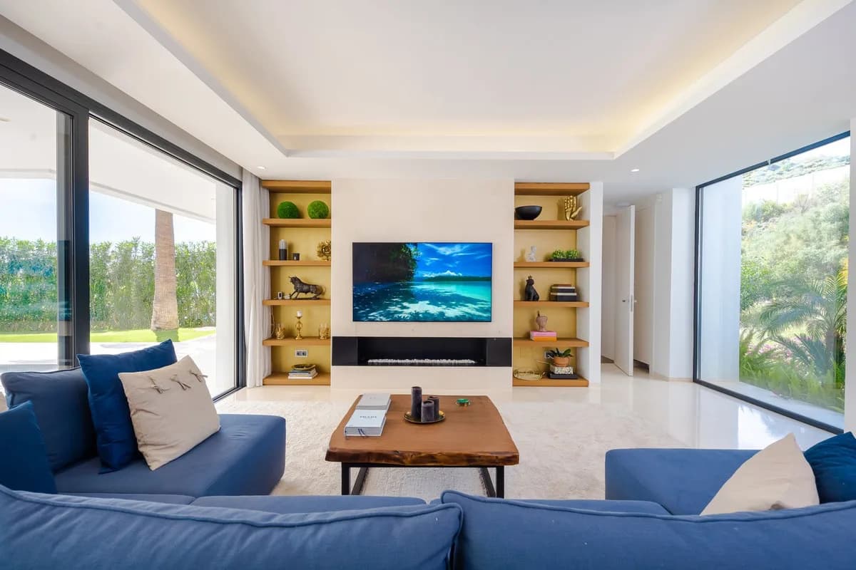 6 Bedroom Detached Villa for Sale in Nueva Andalucía, Málaga - Image 5