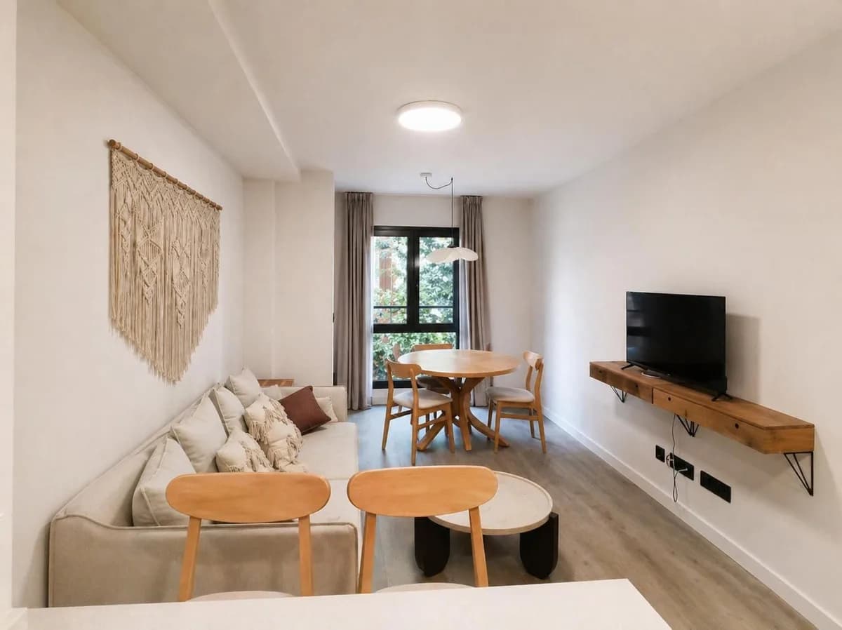 1 Bedroom Middle Floor Apartment for Sale in Conde de Ureña, Málaga - Image 7