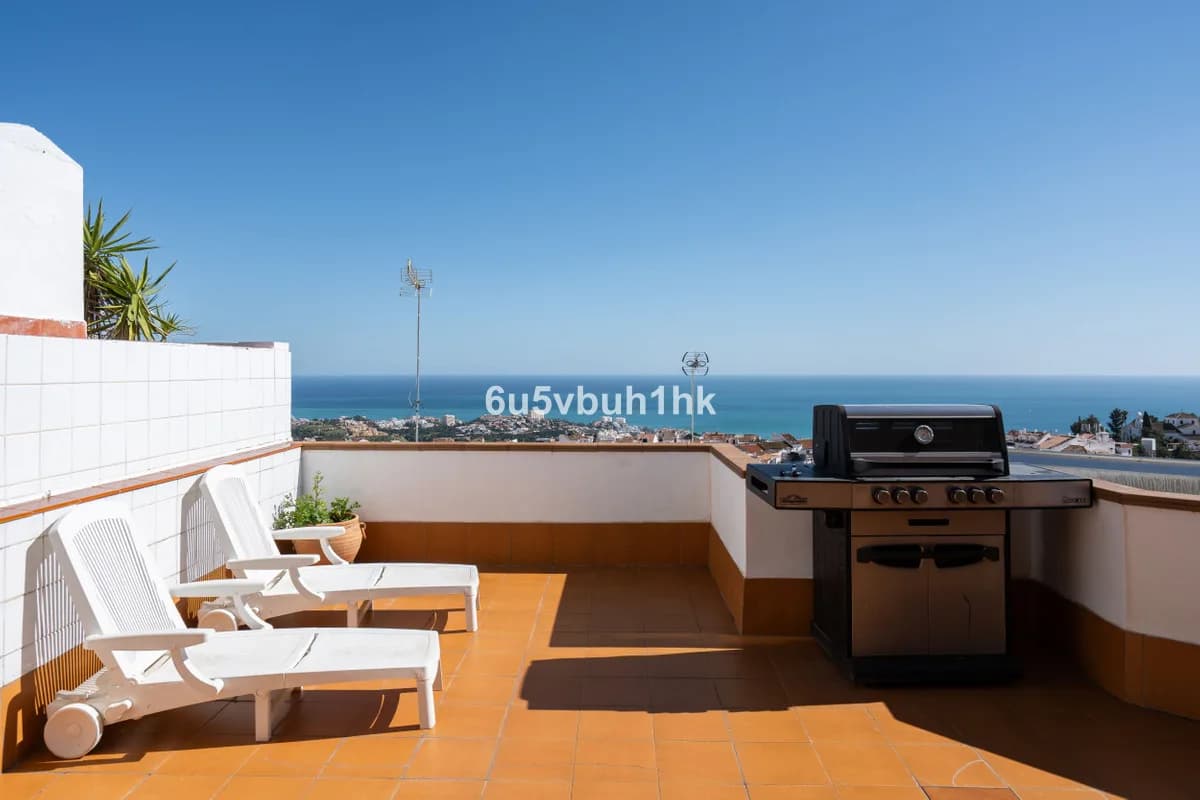 4 Bedroom Townhouse for Sale in Benalmadena Pueblo, Málaga - Image 6