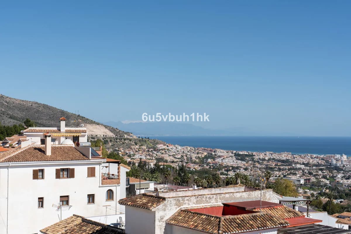 4 Bedroom Townhouse for Sale in Benalmadena Pueblo, Málaga - Image 9