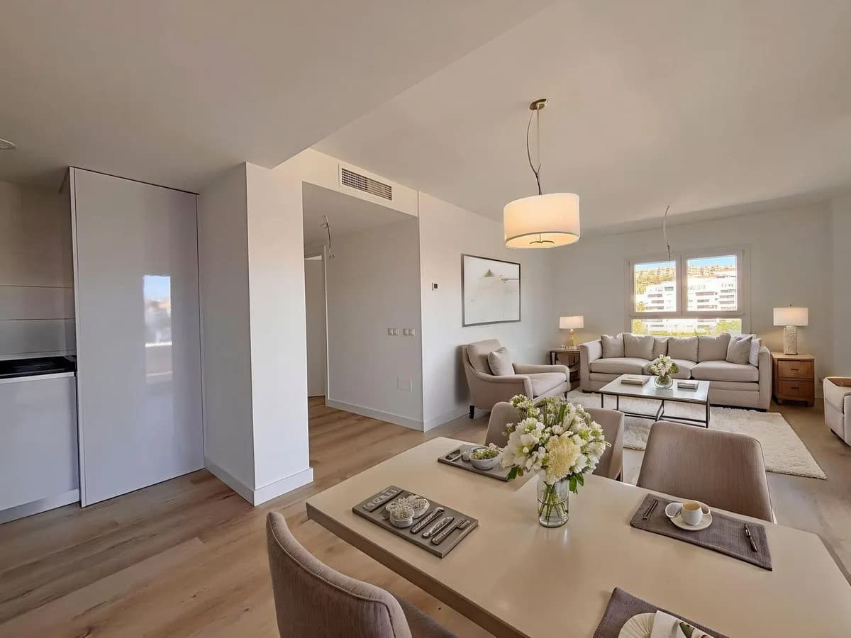 3 Bedroom Middle Floor Apartment for Sale in Nueva Andalucía, Málaga - Image 6